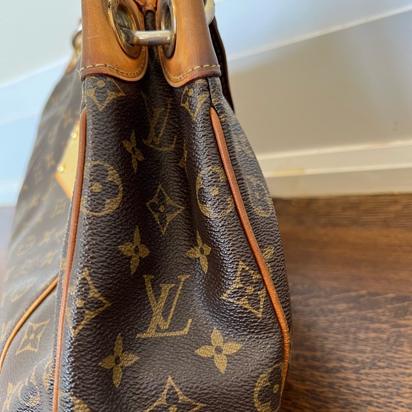 (Sold) Authentic Louis Vuitton - Picture 3 of 4